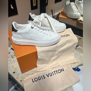 LOUIS VUITTON Time Out Sneakers 39. Like new! 🔥 👟